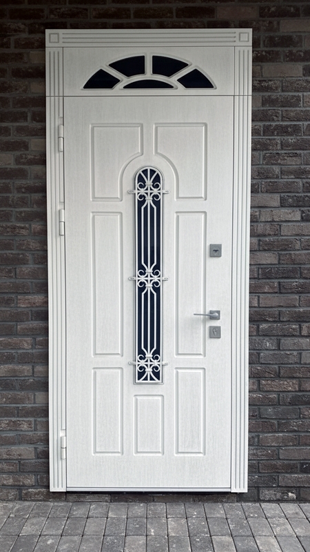 Белая с ковкой Белая с ковкой